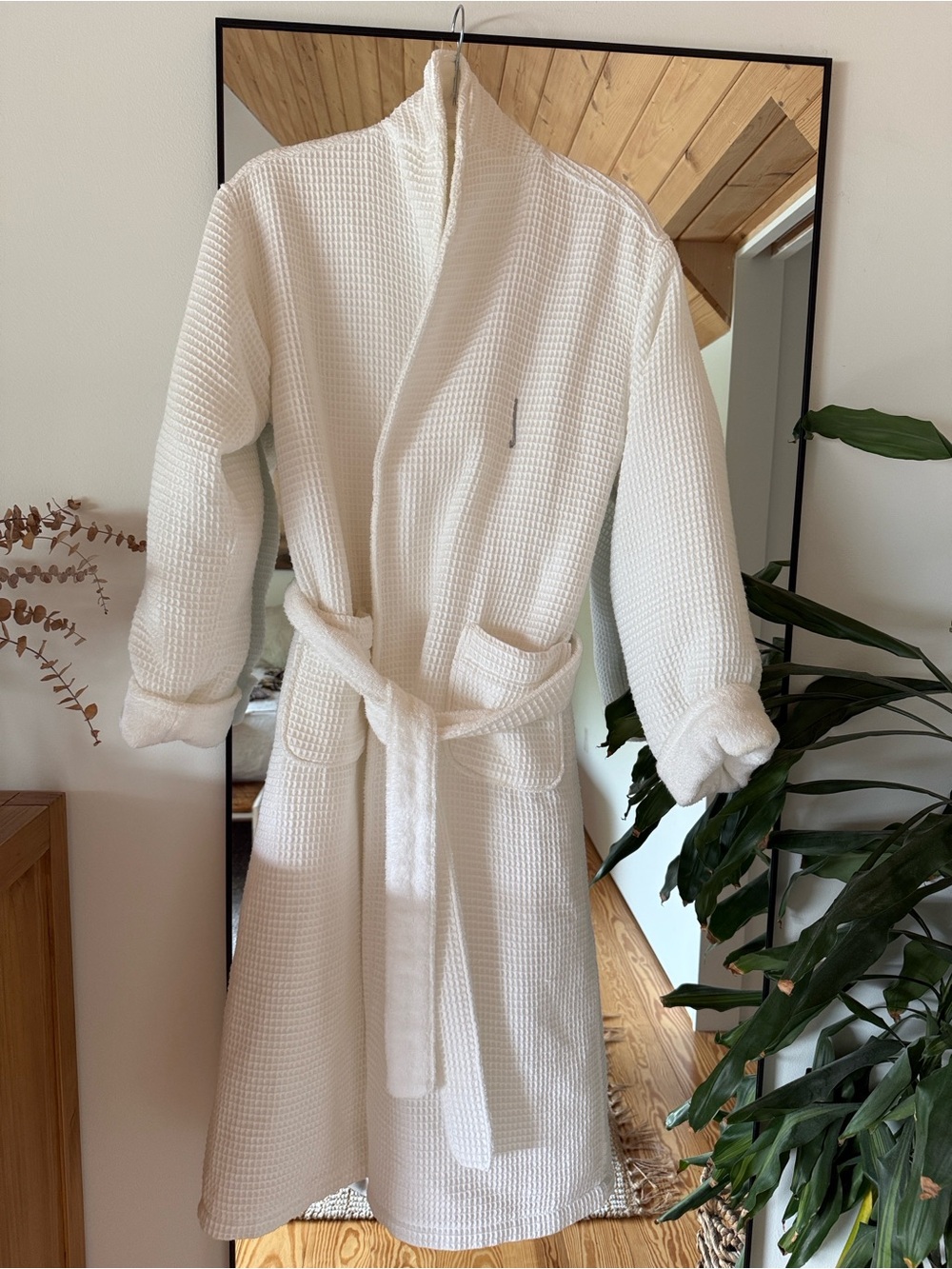 NWOT Pottery Barn Waffle Weave Resort Robe “J” Monogram - Picture 2 of 4